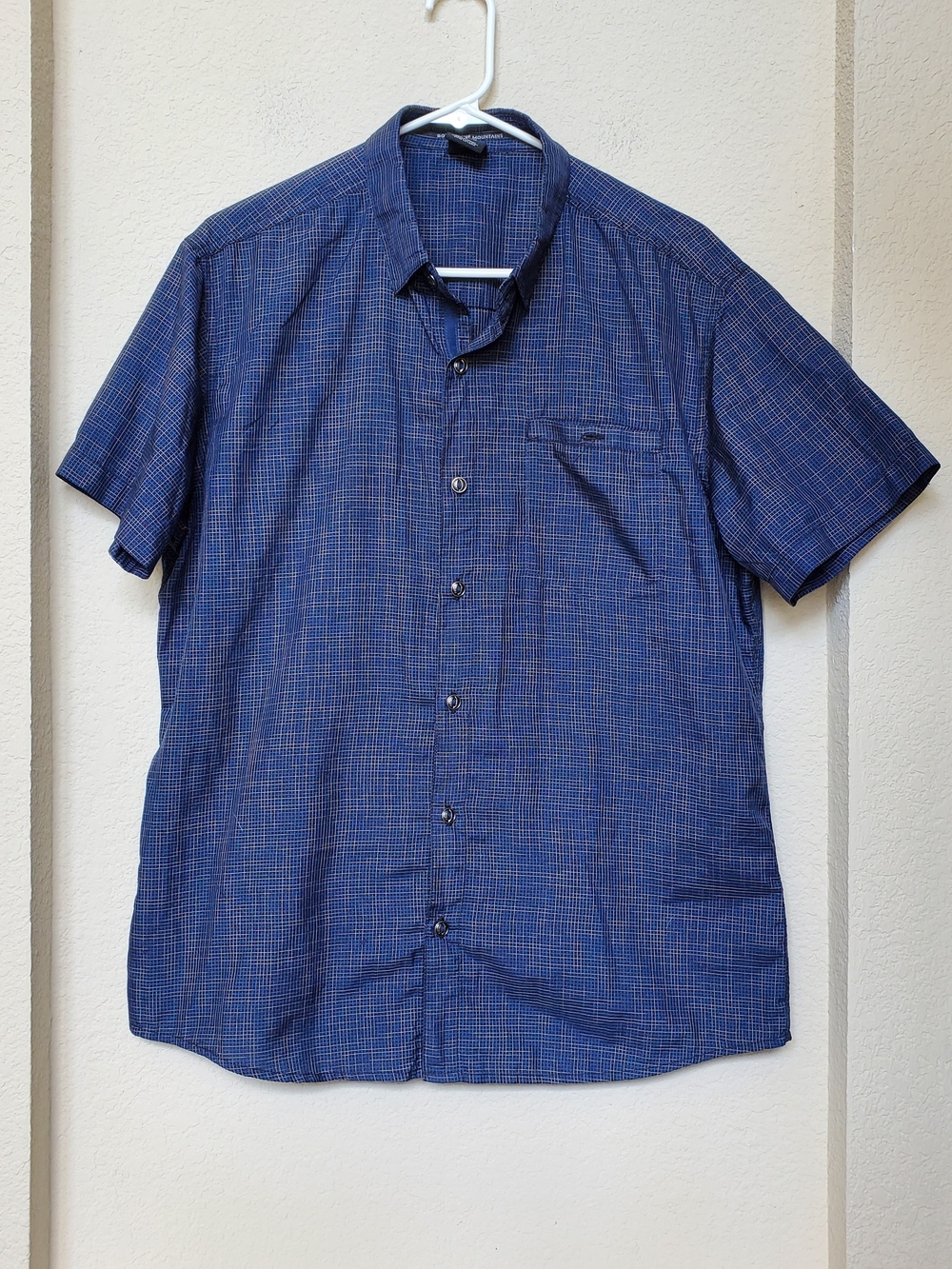 Kuhl Men's Short-Sleeve Blue Micro-Plaid Button-Down Shirt.  Size Large